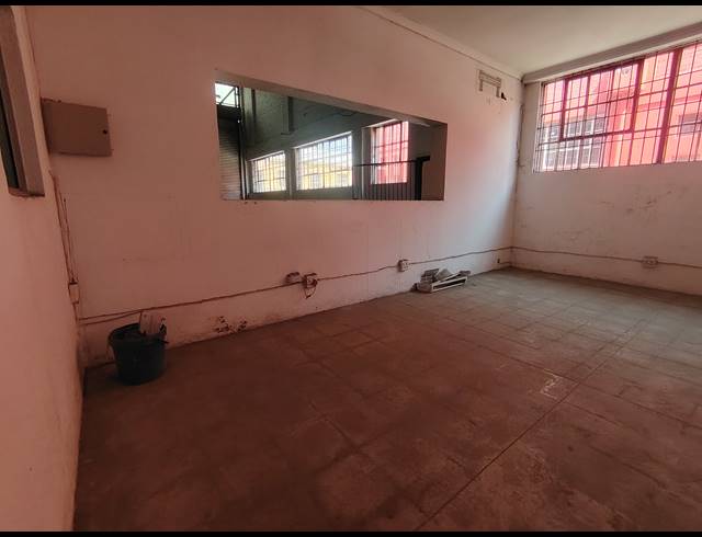 1,125M² WAREHOUSE TO LET IN STEELEDALE